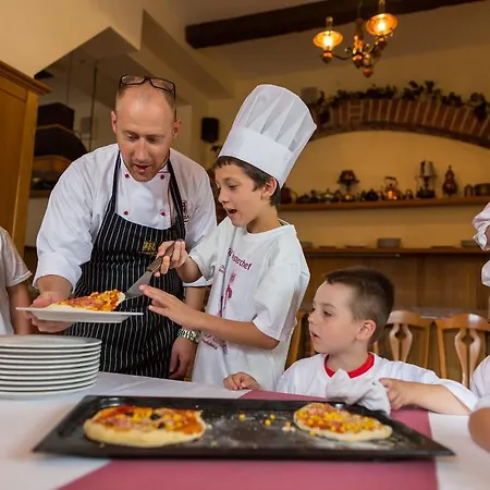 & Wellness Druzba Курортный комплекс 4*